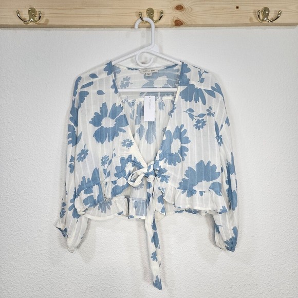 American Eagle Blue Floral V Neck Tie Front Crop Top Size M - Picture 2 of 6